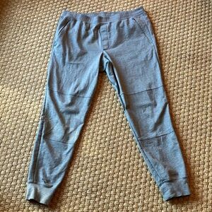 Kit and Ace men’s grey joggers. Comes with pockets size XL